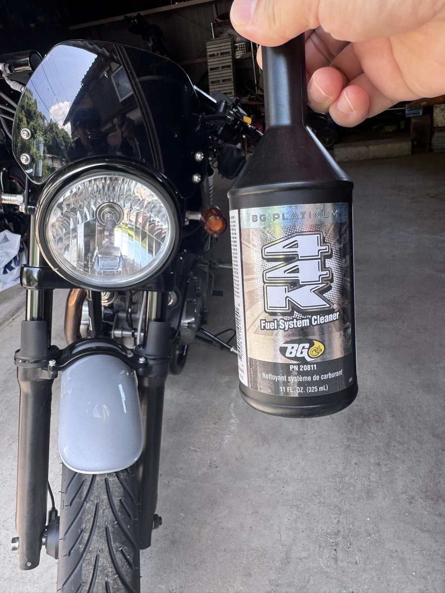 buellkma's tweet photo. 本日早速添加剤を使用!
正直バイクがバイクなので回した時がどうとか最高速がどうとかはわかんね笑
でも出だしは明らかに変わった!
出だしでトルク薄くてエンストしかける事があったけどそれが無くなった!
スムーズに発進できる😆
他のバイクに試すのが楽しみ😆
#44K https://t.co/WPiS4UiShe