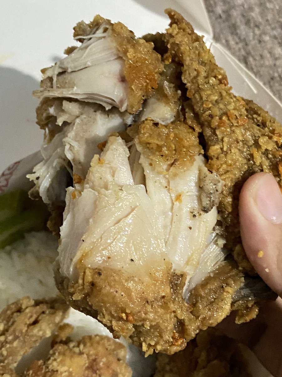 RILLL NO FAKE AYAM BAWANG PUTIH NYA HANGRY ENAK BGT 😭🤍

asliii wangi bgtt, gurih, ayamnya juicy. makan pake nasi anget + kulit ayam terus dicocol sambal korek beuh mantap!