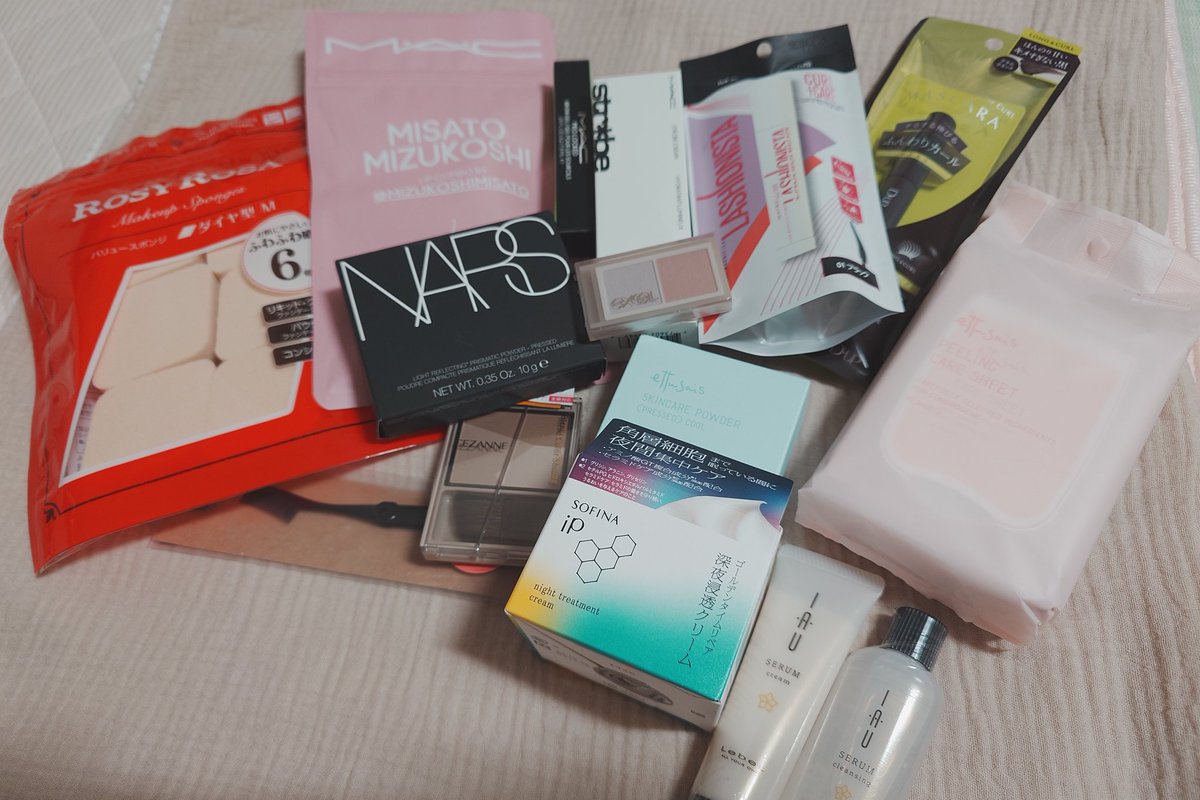 3210okkon's tweet photo. ここ１週間で買っちゃった欲しかった✨️モノ✨️ #MAC #NARS #SOFINA #エテュセ ＃excel ＃CEZANNE #MAYBELLINE #D_up #ROZYROSA #LebeL #LoFt 
あ…その前の週にも化粧水と美容液買ってた🙄…💸 https://t.co/bqRFpnXEOa