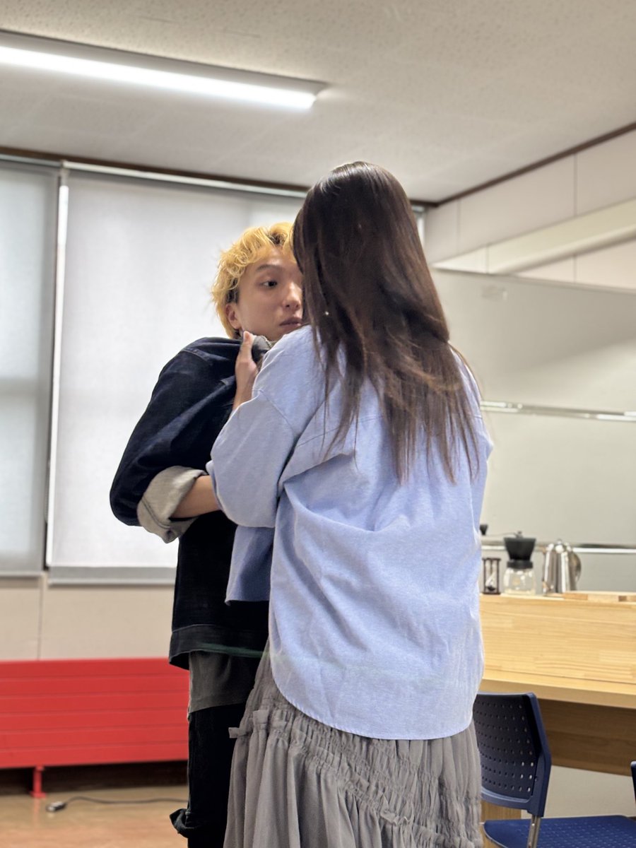 ユキムシ本番まで残り2日！！
胸ぐらを掴まれてる彼は一体何をしたのか…
皆様カフェへのご来店のご準備は出来ていますか？？
劇部一同お待ちしております☕*°

 #劇団
 #劇部
 #稽古
 #ユキムシ