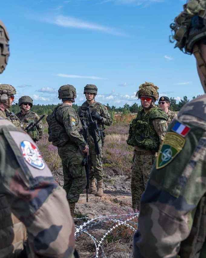 pvengu's tweet photo. 🦅 tona në stërvitjen #VERBOOM të Brigadës Shumëkombëshe të @NATO -s 🇦🇱🇪🇸🇫🇷🇮🇹🇬🇧🇨🇦 në 📍Letoni.

Xheniot e #FA pjesë e ushtrimit intensiv me qëllim shkëmbimin e eksperiencës në terren midis vendeve #aleate dhe promovimin e sigurisë kolektive në #Europë🛡️ https://t.co/U7xRD5Hjgb