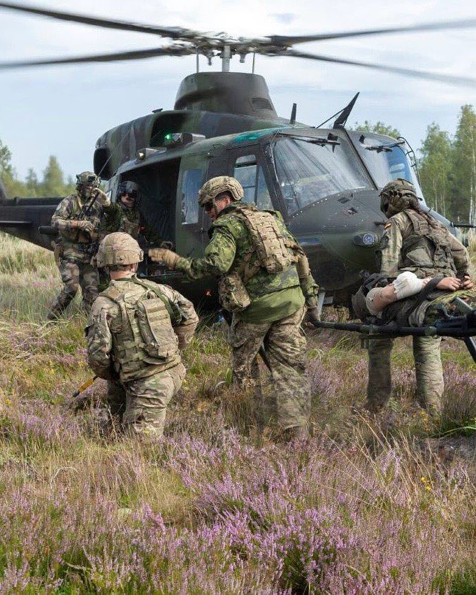 pvengu's tweet photo. 🦅 tona në stërvitjen #VERBOOM të Brigadës Shumëkombëshe të @NATO -s 🇦🇱🇪🇸🇫🇷🇮🇹🇬🇧🇨🇦 në 📍Letoni.

Xheniot e #FA pjesë e ushtrimit intensiv me qëllim shkëmbimin e eksperiencës në terren midis vendeve #aleate dhe promovimin e sigurisë kolektive në #Europë🛡️ https://t.co/U7xRD5Hjgb