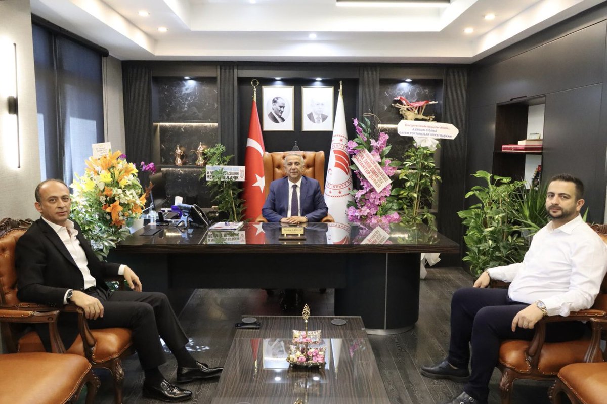 Gaziantep Tarım ve Orman İl Müdürü olarak göreve başlayan Sayın İbrahim Sağlam 'a hayırlı olsun ziyaretinde bulunduk.
Sayın Müdürüme yeni görev yerinde muvaffakiyetler dilerim.
📍 Gaziantep 🇹🇷
