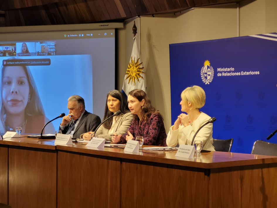 El Ministerio de Relaciones Exteriores del Uruguay y el Instituto Interamericano del Niño, la Niña y Adolescentes (<a href="/IINOEA/">IIN-OEA</a>) presentaron la publicación “Infancias, adolescencias y crimen organizado. Miradas regionales”, un aporte técnico y político frente a uno de los desafíos más
