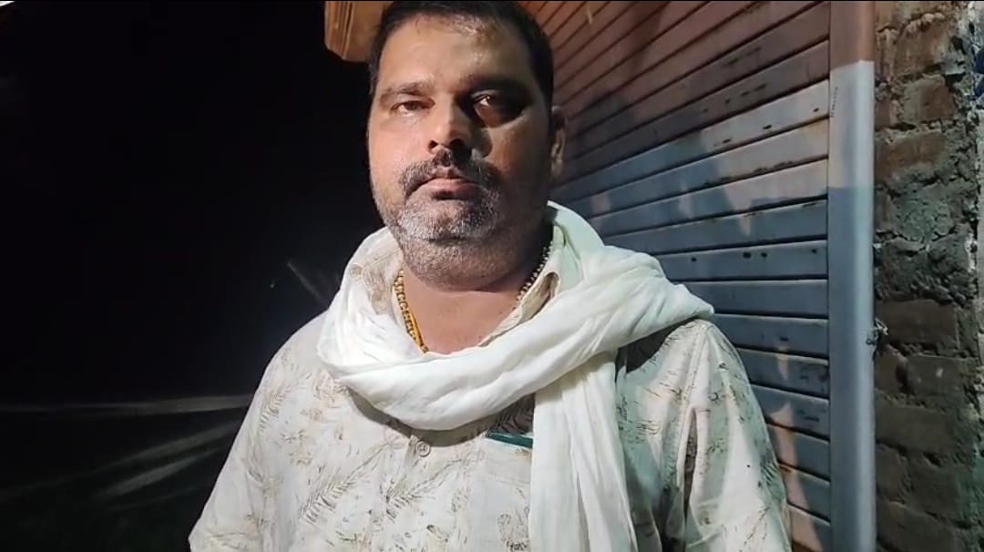 PrimeNewsInd's tweet photo. कौशम्बी ब्रेकिंग 

कुण्डारी गांव में जमीन कब्जे को लेकर हुए गोलीकांड में पूर्व ब्लॉक प्रमुख धर्मेंद्र पांडेय व मोनू पांडेय पर केस दर्ज।

फरार आरोपियों पर एसपी राजेश कुमार ने 25-25 हजार का ईनाम घोषित किया।

#कौशम्बी #कुण्डारी #GangWar #CrimeAlert #UPNews #PrimeNews 

@Uppolice @kaushambipolice