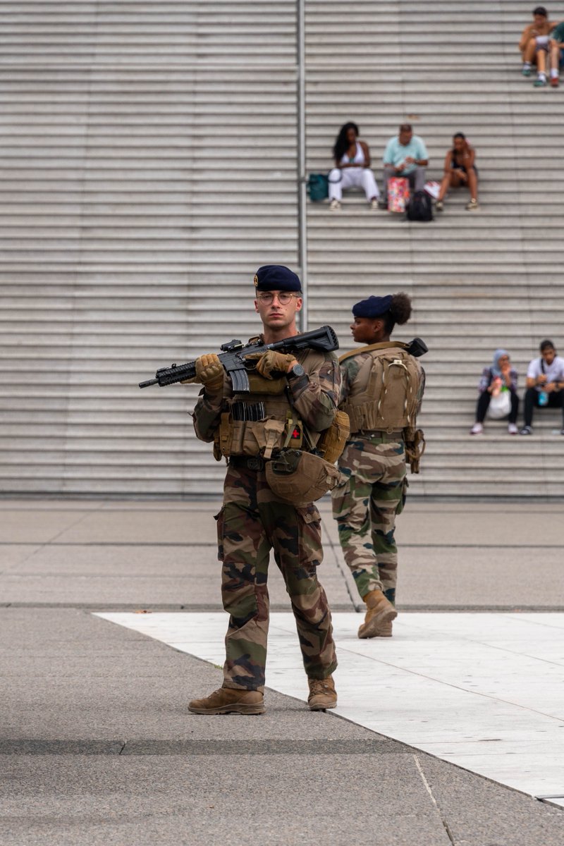 armeedeTerre's tweet photo. Même en plein été, ils veillent 🪖🇫🇷
Les soldats de l'opération Sentinelle restent mobilisés partout sur le territoire.

Leur mission ? Assurer la sécurité, dissuader toute menace et se tenir prêt à aider la population à tout instant 🫡

#FiersDeNosSoldats #SoldatsDeLaNation https://t.co/5dTvK30Rzn