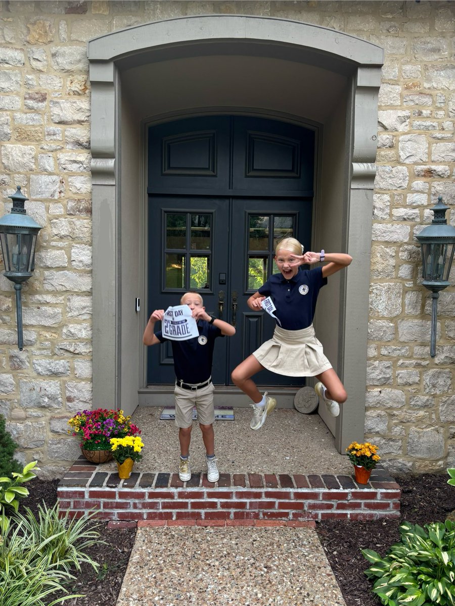 KUCoachKuhle's tweet image. 2nd and 5th graders are ready to start! Have a great year everyone! #firstdayofschool 📚✂️✏️