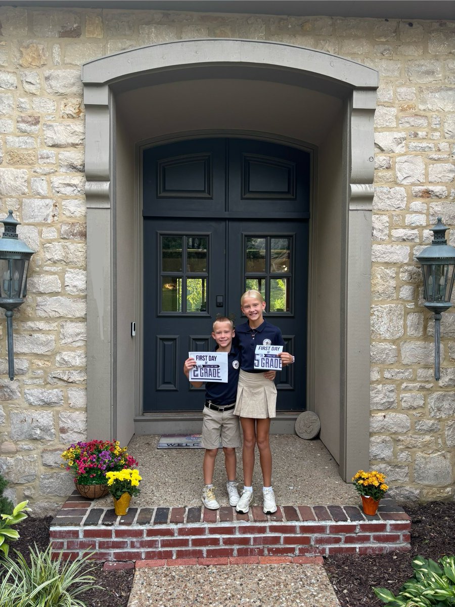 KUCoachKuhle's tweet image. 2nd and 5th graders are ready to start! Have a great year everyone! #firstdayofschool 📚✂️✏️
