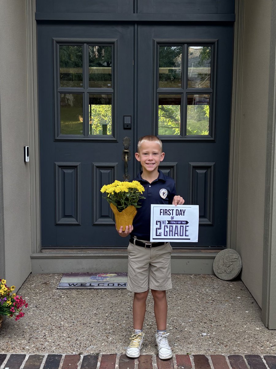 KUCoachKuhle's tweet image. 2nd and 5th graders are ready to start! Have a great year everyone! #firstdayofschool 📚✂️✏️