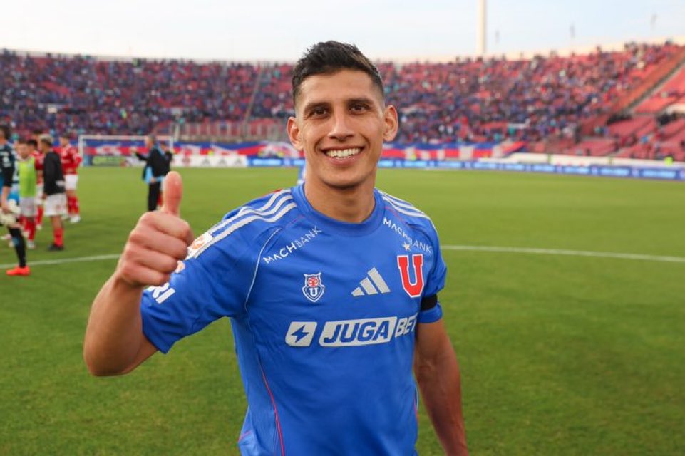 ⚽️🏆 FUERA del partido de Hormazábal y Assadi. Gran partido, para mí, de Poblete contra Independiente. Sé que acá no le perdonan una, pero el tipo tuvo DESPLIEGUE y APORTÓ en la PRESIÓN. Sin ser especialista le da a #LaU ese soporte que necesita al medio. 
📸: X U. De Chile