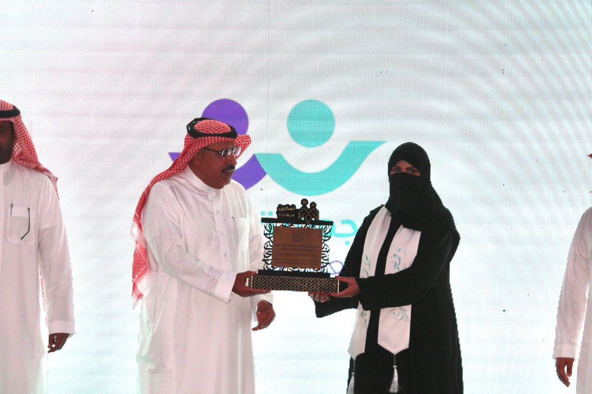 🏆 كرّمت جمعية تمكين المجتمعات المحلية جمعية تبوك للعمل التطوعي نظير التعاون المثمر لتحقيق أهداف الجمعية، حيث تسلمت التكريم الأستاذة وضحى بنت عبدالله العنزي الرئيس التنفيذي للجمعية خلال الحفل الختامي لبرنامج ملازمة الخبير.

#العمل_التطوعي #تبوك #صحيفة_اخباركم_الاعلاميه