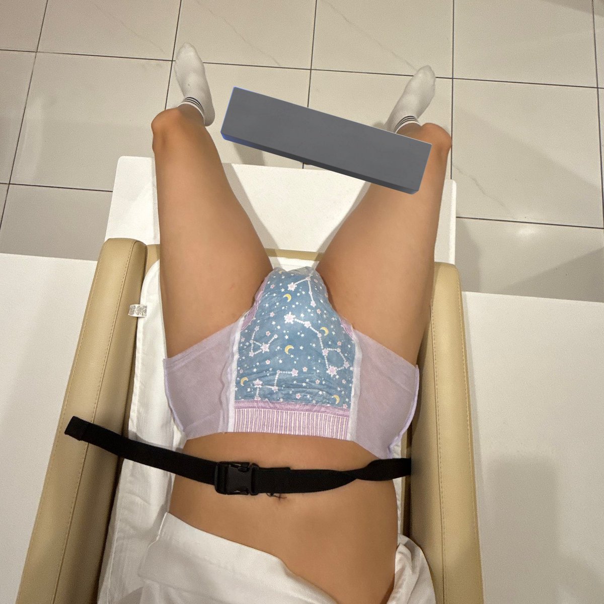 _LUIVE_'s tweet photo. 기저귀 교환 시 안전벨트를 꼭 착용해주세요

#베이비플 #기저귀플 #기저귀 #diaper #dl #리틀 #abdl #ddlg #幼児退行 #おむつ https://t.co/vPUHTxCKiP