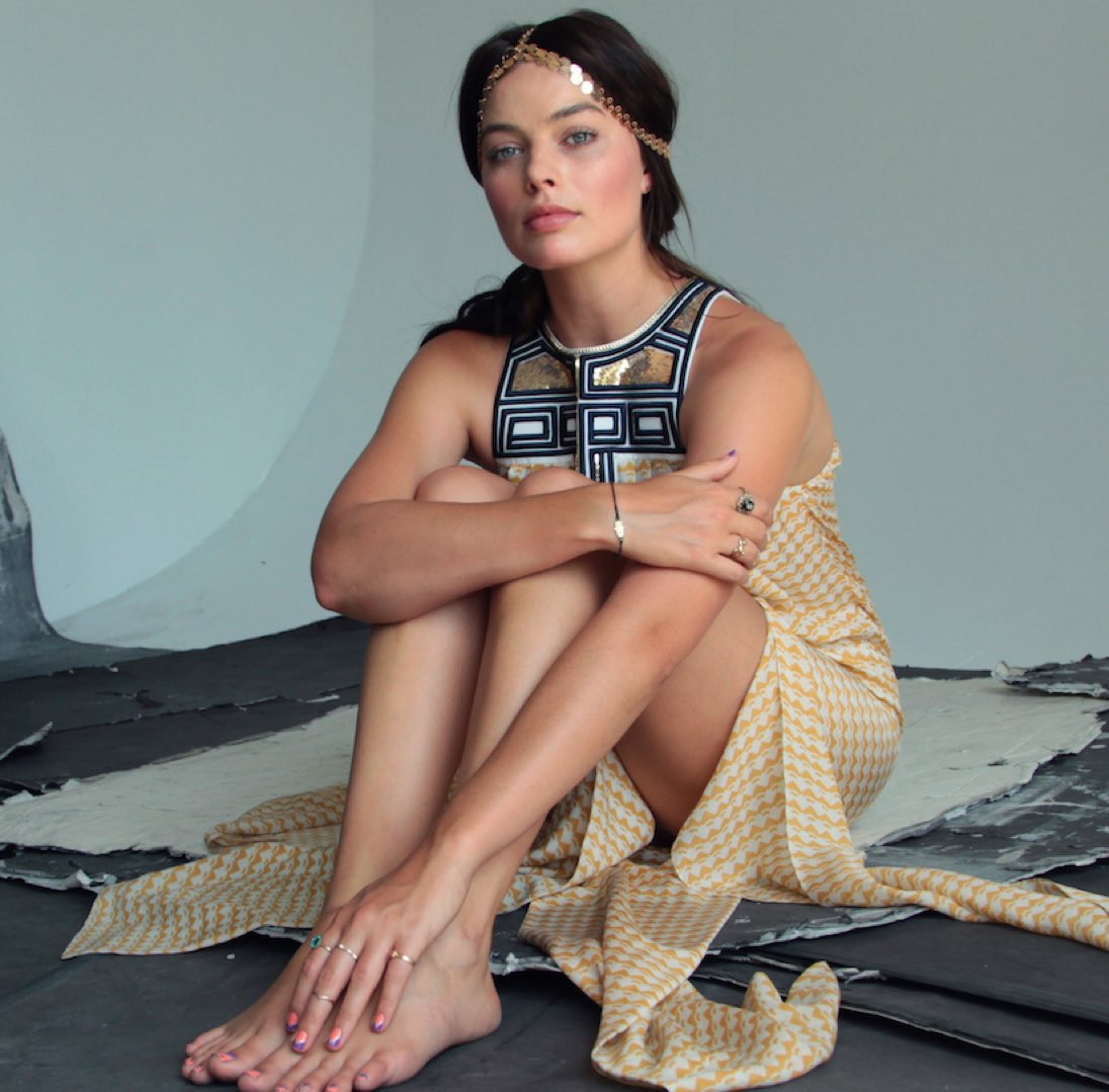brunette margot robbie
