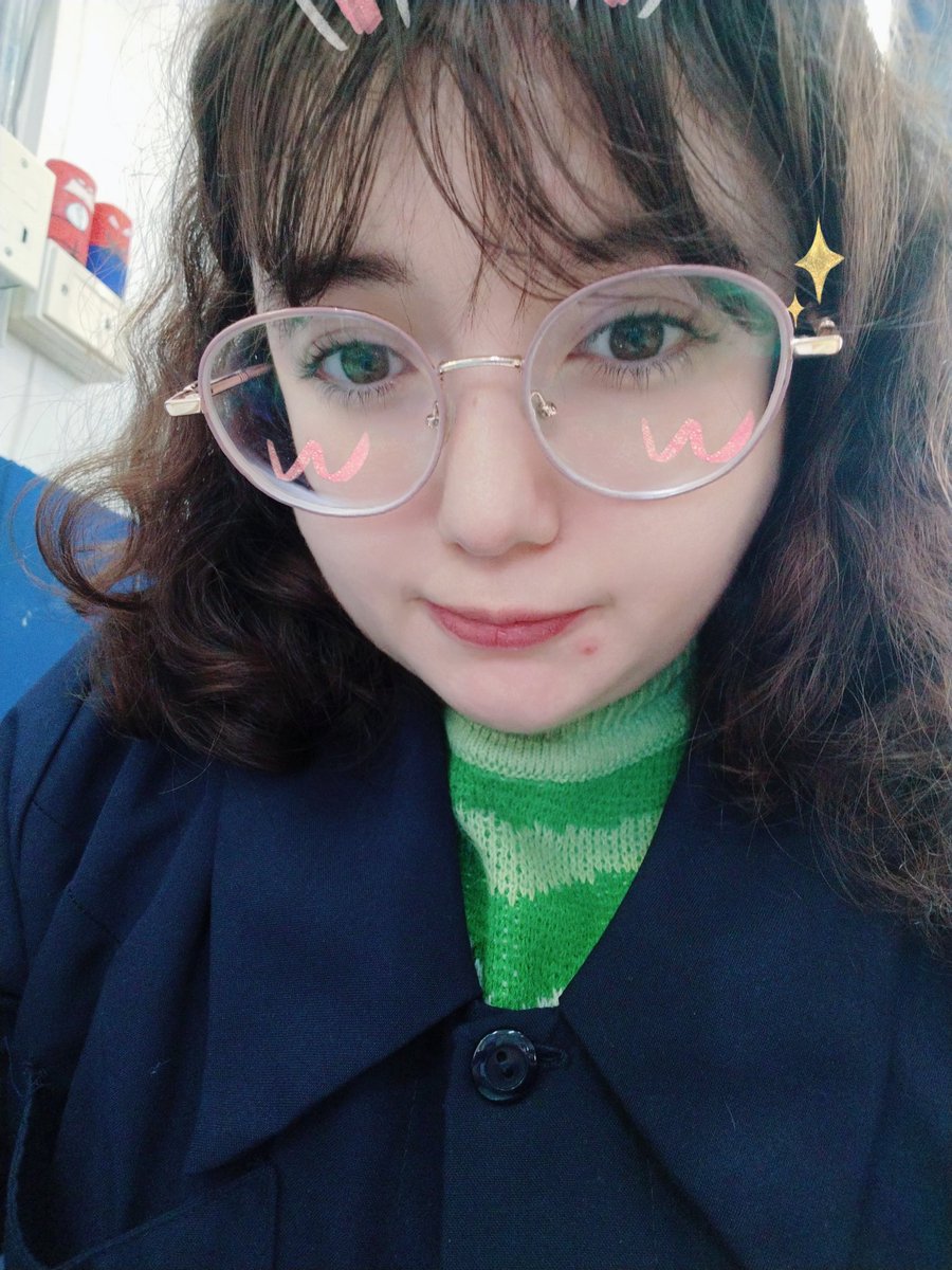 Buenos días corazones 💙✨
Quizá hoy haga un streamcillo para vernos que hace tiempo no nos vemos