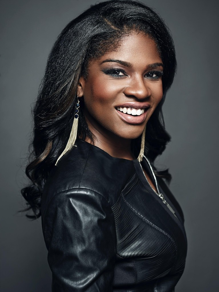 From Netflix to Cape Town!

She stole the show as Sheila Cannon in Shonda Rhimes’ Netflix hit The Residence, <a href="/EdwinaFindley/">Edwina Findley</a> brings her star power, wisdom, and unstoppable positivity to FAME Week Africa 2025 as our headline speaker! 

🎟 Register today ➡ l8r.it/Pkkm