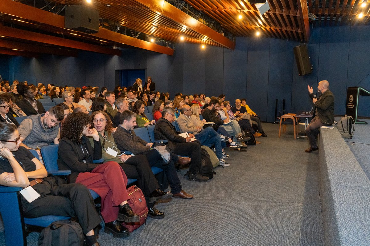 _CLACSO's tweet photo. #BuenJueves Conoce la #AgendaCLACSO 👉 Novedades de los Centros Miembros, Redes Asociadas y Grupos de Trabajo de la #RedCLACSO
📆#Calendario del mes ➡️ https://t.co/ILuWLAIOO2
#CienciasSociales #ALyC https://t.co/vdpwmky21A