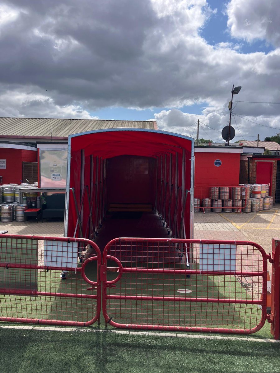 Last week, we installed the brand-new players’ tunnel at Hemel Hempstead Town FC 🏟️

Ready for the team to walk out in style rain or shine and for fans to get that big-game buzz! 🙌

#HemelHempsteadTownFC #FootballLife #PlayersTunnel #MatchdayVibes #NonLeagueFootball