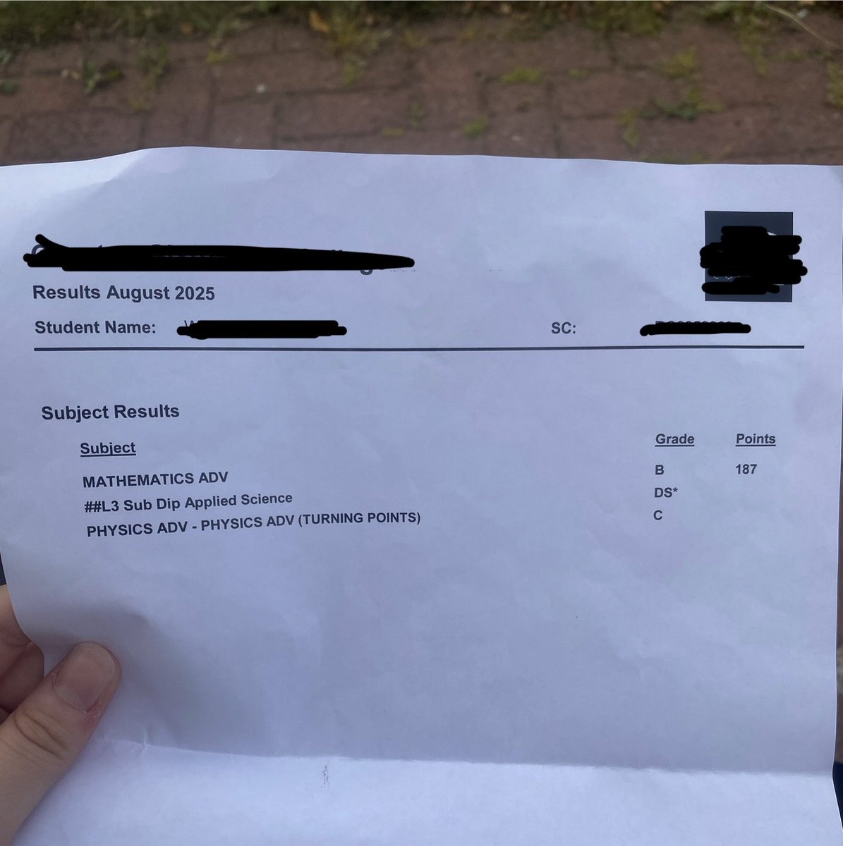 Glamis91545's tweet photo. im not posting the uni im going to bc online safety innit 
LOOK WHO FINISHED COLLEGE (or last 2 years of hs for u americans)

asked for a remark for physics bc i did sm better than a C ffs https://t.co/BrwZ8Onpsq