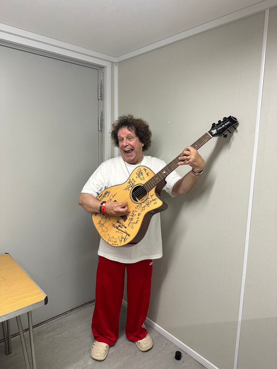 You have until Sunday to buy tickets to be in with a chance of winning guitar signed by <a href="/LeoSayerReal/">Leo Sayer</a> <a href="/gladtobegay/">Tom Robinson</a> <a href="/RthompsonMusic/">Richard Thompson</a> <a href="/judietzuke/">judie tzuke ☮️</a> <a href="/Fishy_Friends/">Fisherman's Friends</a> &amp; more Tickets cost £2 &amp; money raised goes to children's music therapy charity George's Rockstars wickhamfestival.co.uk/20477-2/