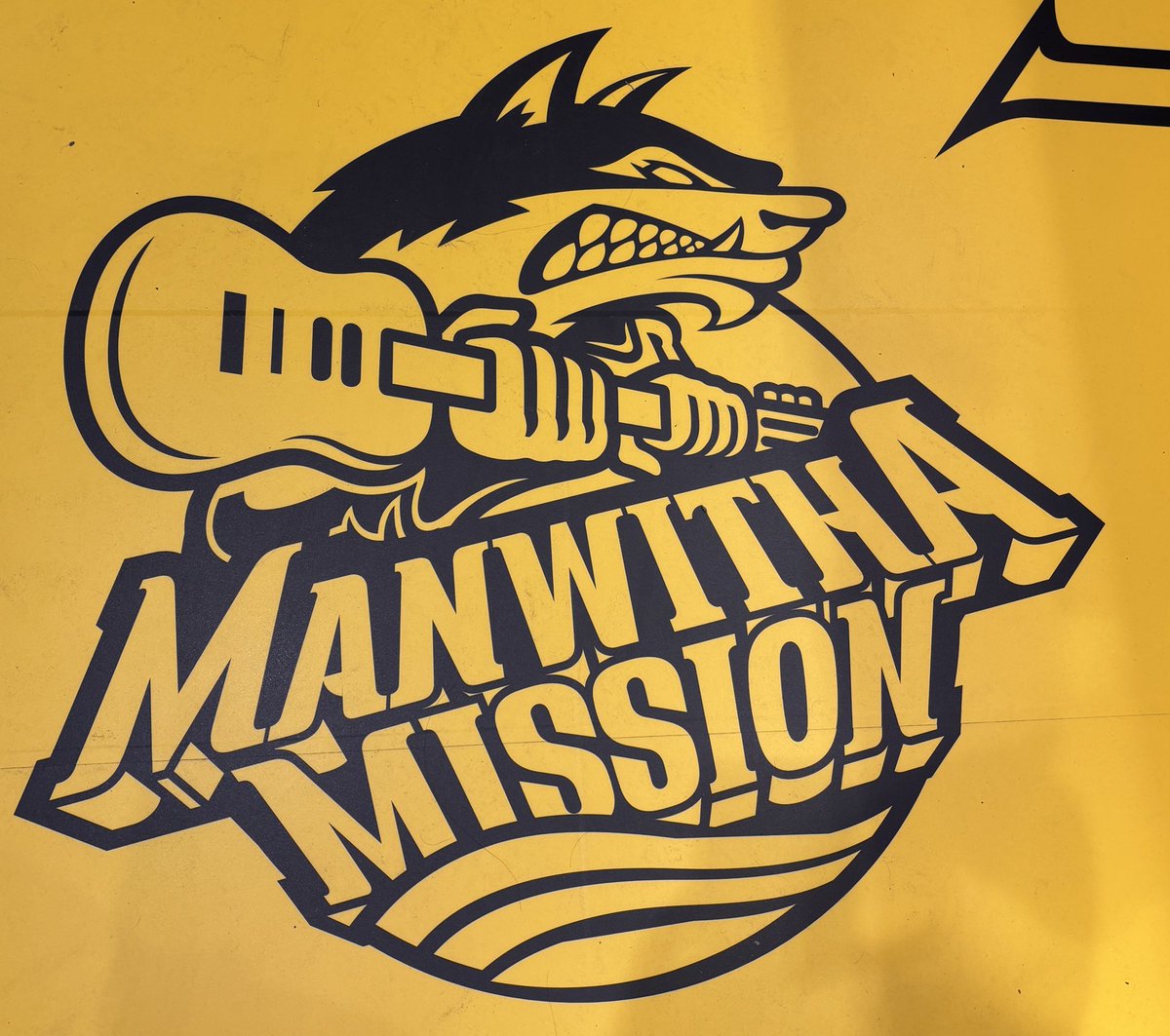 fukuhen0916's tweet photo. ショップの床にはいろんなロゴのデザインがありました🐺
#MWAM
#REALSHOP
#渋谷スクランブルスクエア https://t.co/Qb88N9B2RK