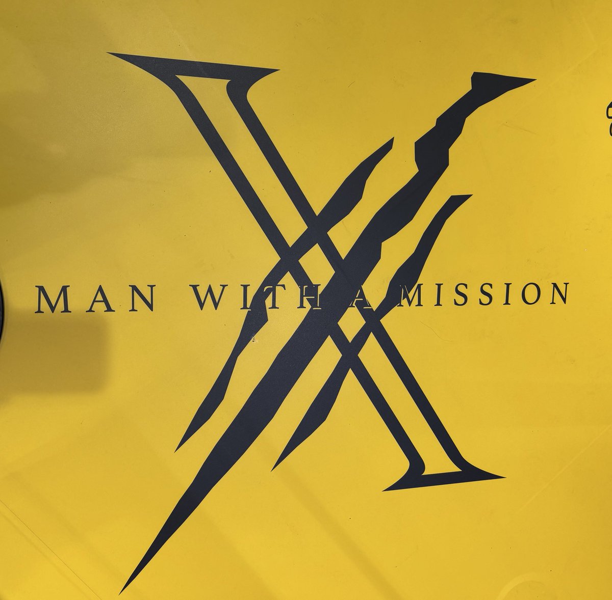fukuhen0916's tweet photo. ショップの床にはいろんなロゴのデザインがありました🐺
#MWAM
#REALSHOP
#渋谷スクランブルスクエア https://t.co/Qb88N9B2RK