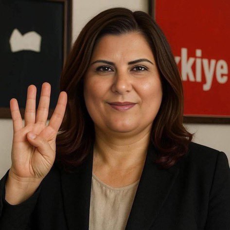 ÖZLEM ÇERÇİOĞLU ;

" Alnım Ak Başım dik .Tek derdim var ülkeme hizmet etmek ." 

O Artık AK PARTİDE 👏🇹🇷 

Ak Parti ailemize 
Hoşgeldiniz ÖZLEM BAŞKANIM 
Onurlu duruş sergileyen topuklu efemiz HOŞGELDİNİZ.