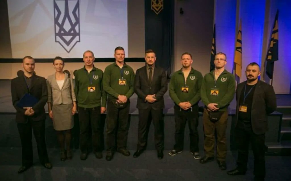 ColoniumKoeln's tweet photo. @GeromanAT #Biletsky is closely associated with the German neo-Nazi organization "III.Weg" Anyone who repeatedly claims that Biletsky's Azov Battalion isn't Neo Nazi scum needs to explain why they're allying themselves with German neo-Nazi scum

See travel report👇

https://t.co/o0Df5yH0wC https://t.co/SKX44uY33n