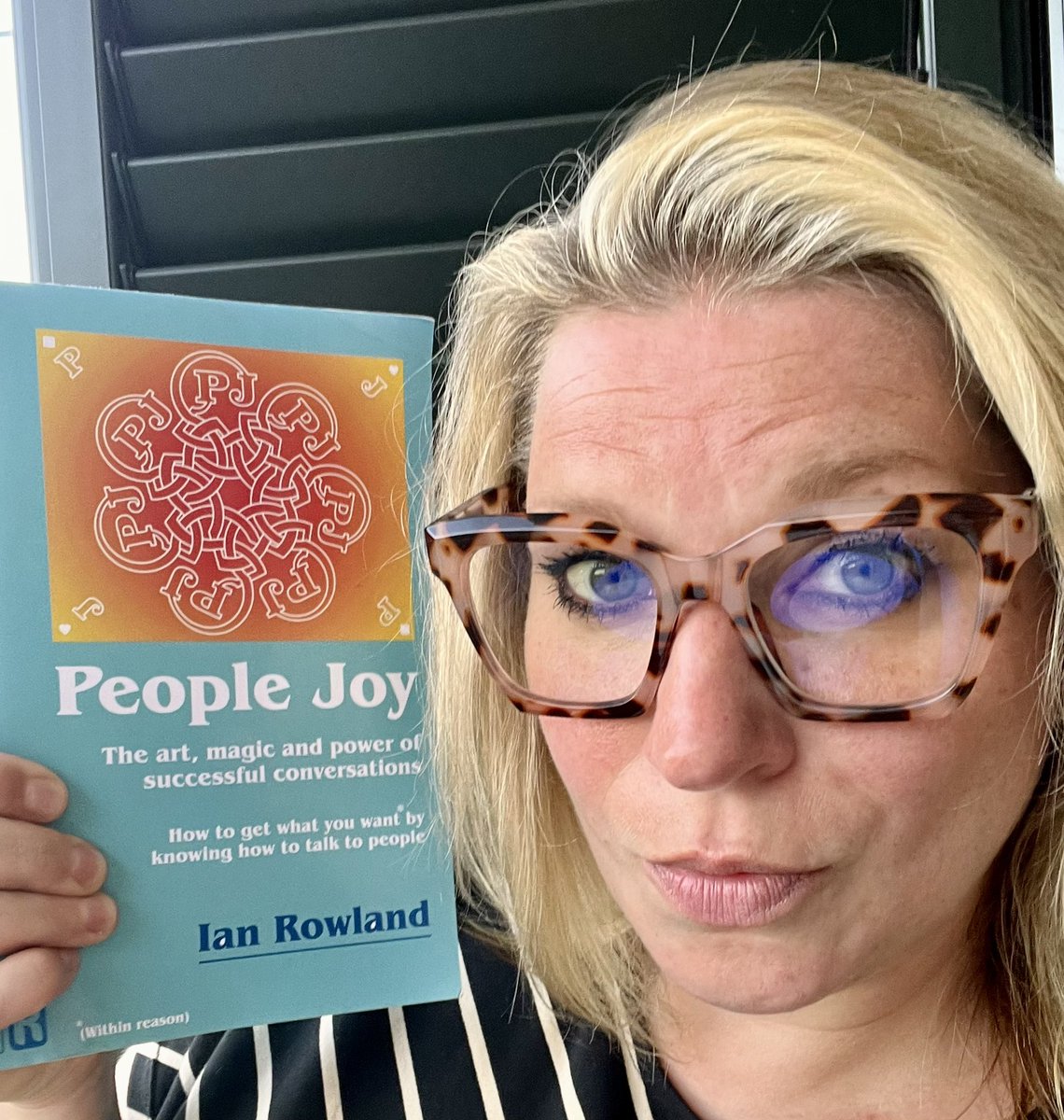 marikarauscher's tweet image. Is there any greater accolade than getting a mention of recommendation, and a whole chapter of someone’s book dedicated to your work? Thank you @IanRowland1 🙌🏻🎶🙏🏻
Buy it here: ianrowland.com/books
#SelfHelp #VoiceTraining #VocalCoach #thevoiceofchoice