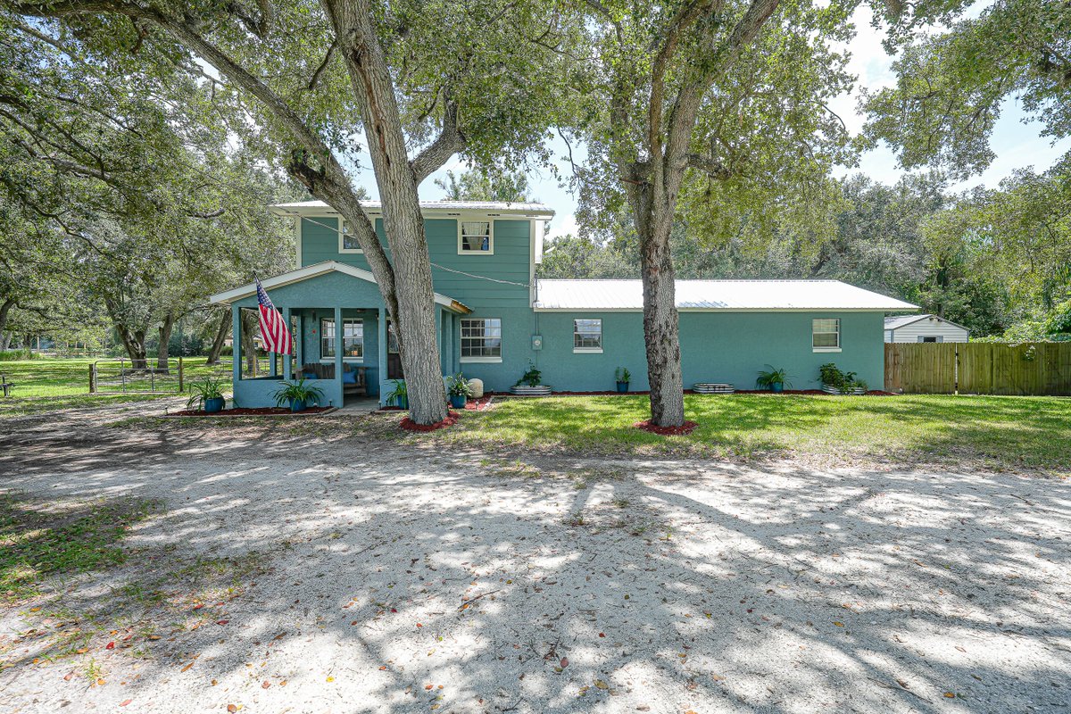 michwillgroup's tweet photo. 🏡 NEW in Arcadia – $380K
3 bed | 2.5 bath | Over 1 acre
✨ Main-floor primary suite
✨ Updated kitchen w/ patio access
✨ Light-filled, open layout
✨ Fenced yard, firepit, dreamy trees
Peace, space &amp; sunsets—this is home. 🌳 https://t.co/6ORJkDvrpU