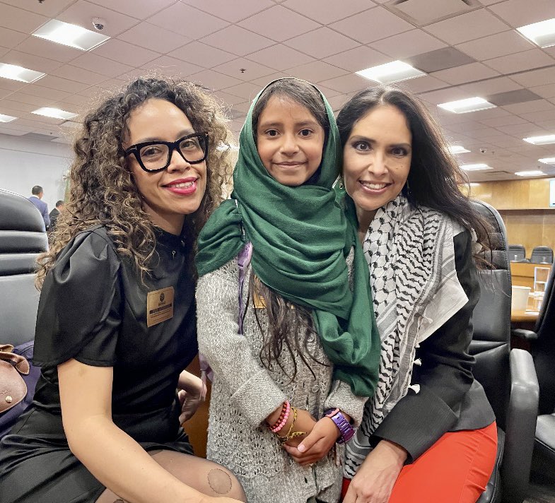 VIOLAPRAT1's tweet photo. 🇵🇸🇲🇽
Gracias diputado @jose_narro_cespedes por incluirnos en la agenda de las causas nobles que nos atañen como sociedad. 
Y un honor acompañar y  escuchar el  impactante y sentido mensaje de la embajadora de Palestina 🇵🇸 en México 🇲🇽 @nadyalayla https://t.co/wIx2XHGfgG