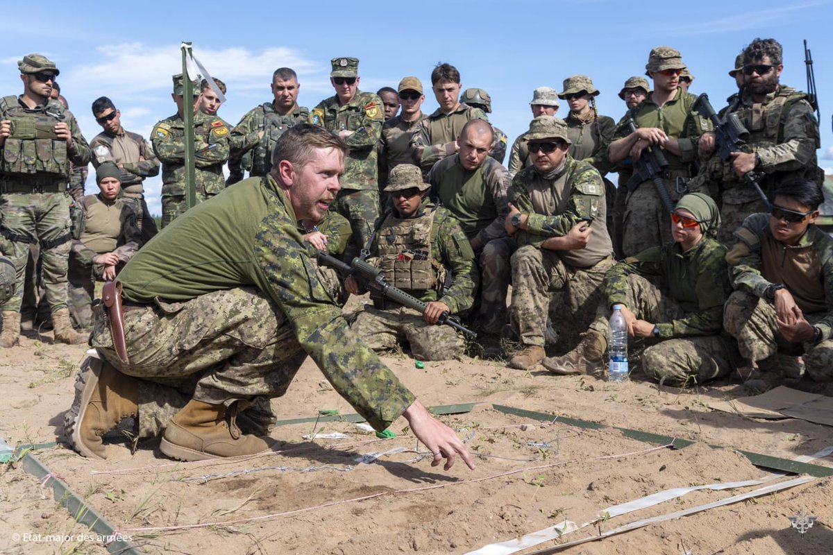 FrForcesEstonia's tweet photo. Exercise #VERBOOM is in full swing this week in Latvia, bringing together 🇬🇧🇪🇸🇨🇦🇦🇱🇨🇵 engineers in 🇱🇻 .
A unifying training for @Natobgest @NATOMNBLatvia @NATO at the height of summer 💪💥

#Thursday #NATO #Latvia #Training #ARMY #StrongerTogether https://t.co/iMCVIS8QTe