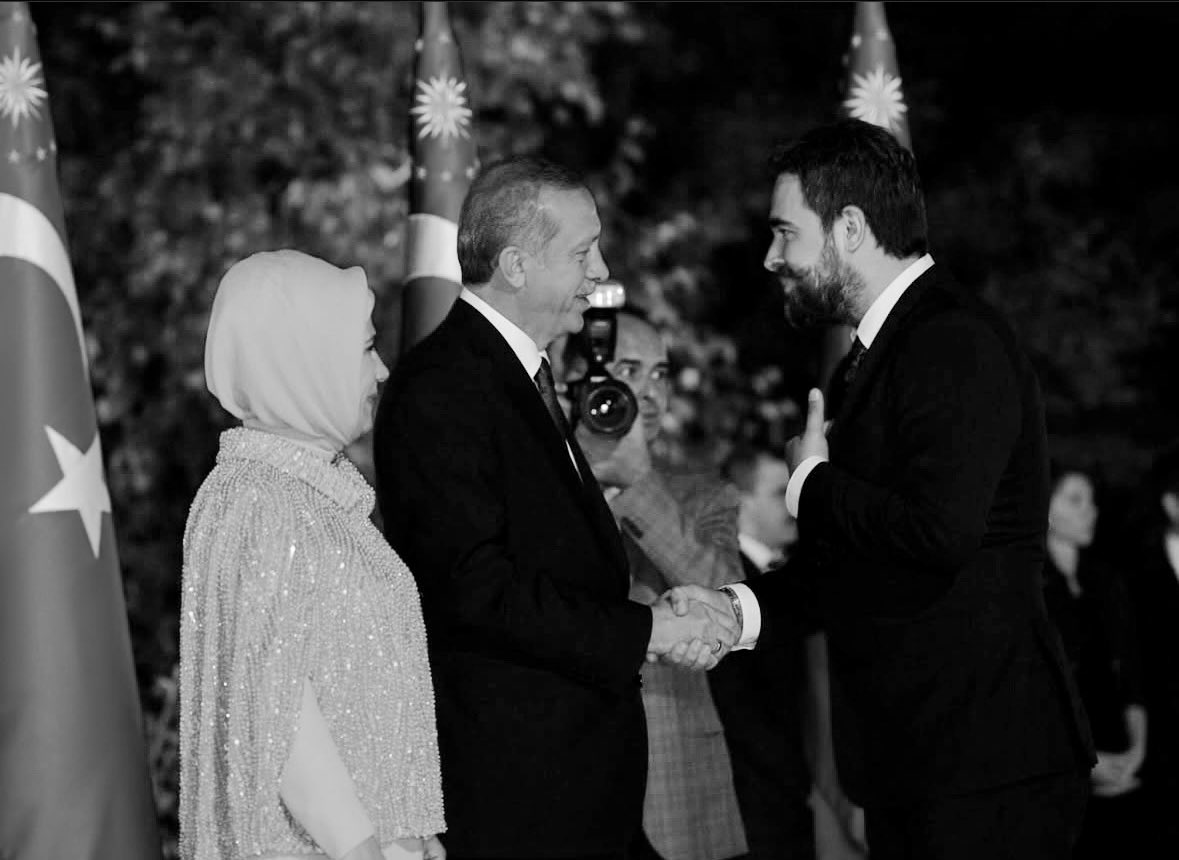 Allah, hayırlı uzun ömür versin. 

Nice 24 yıllara…

<a href="/RTErdogan/">Recep Tayyip Erdoğan</a> 🇹🇷