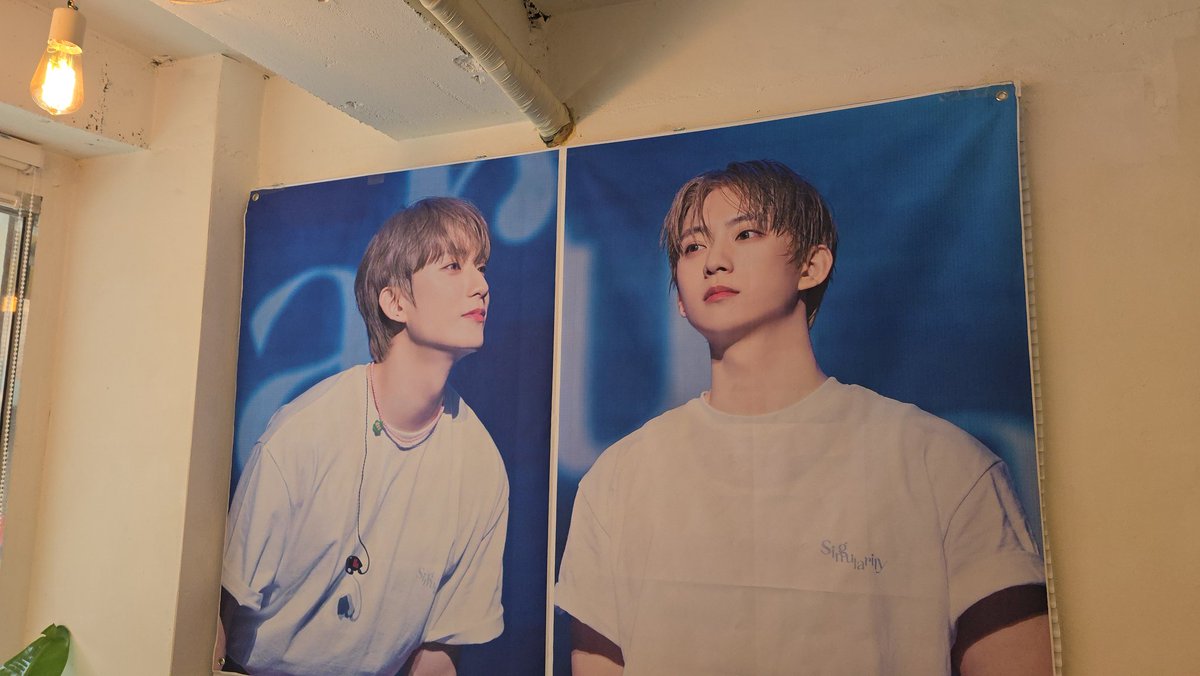 rosesamdol's tweet photo. 여름향기 가득했던 공찬이 생카🎂  포카  합치면 퍼즐처럼 사진한장 더 나오는거두 신기했당! 가챠럭드라니... 손맛이 크으😌
#바나의_여름_공찬이_머무는_곳
#공찬 #GONGCHAN #B1A4 #비원에이포 https://t.co/EplBnuChpK