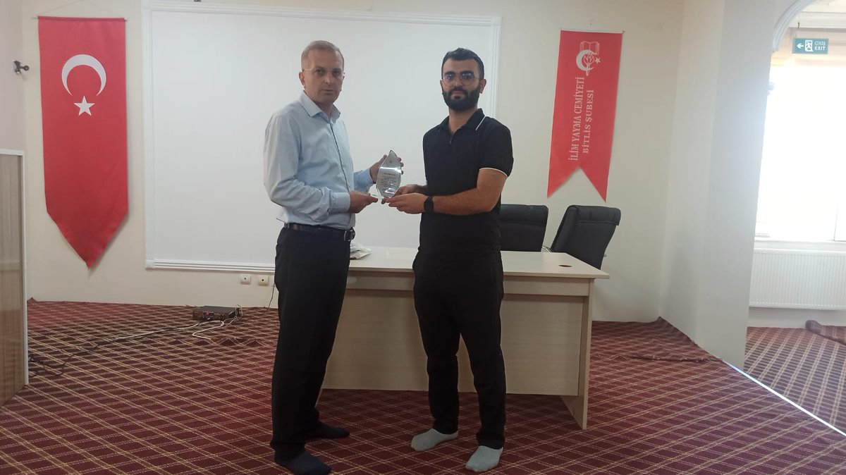 HasanKara_13's tweet photo. İlim Yayma Cemiyeti Bitlis Şubemizin öncülüğünde, Rabbimize hamdolsun ki dolu dolu ve bereketli bir Yaz Kur’an Kursunu başarıyla tamamladık. Bu süreçte öğrencilerimiz hem Kur’an-ı Kerim’i öğrenme fırsatı buldu hem de manevi değerlerimizi daha yakından tanıdılar. @iycgenelmerkez https://t.co/8grMAvDUrV