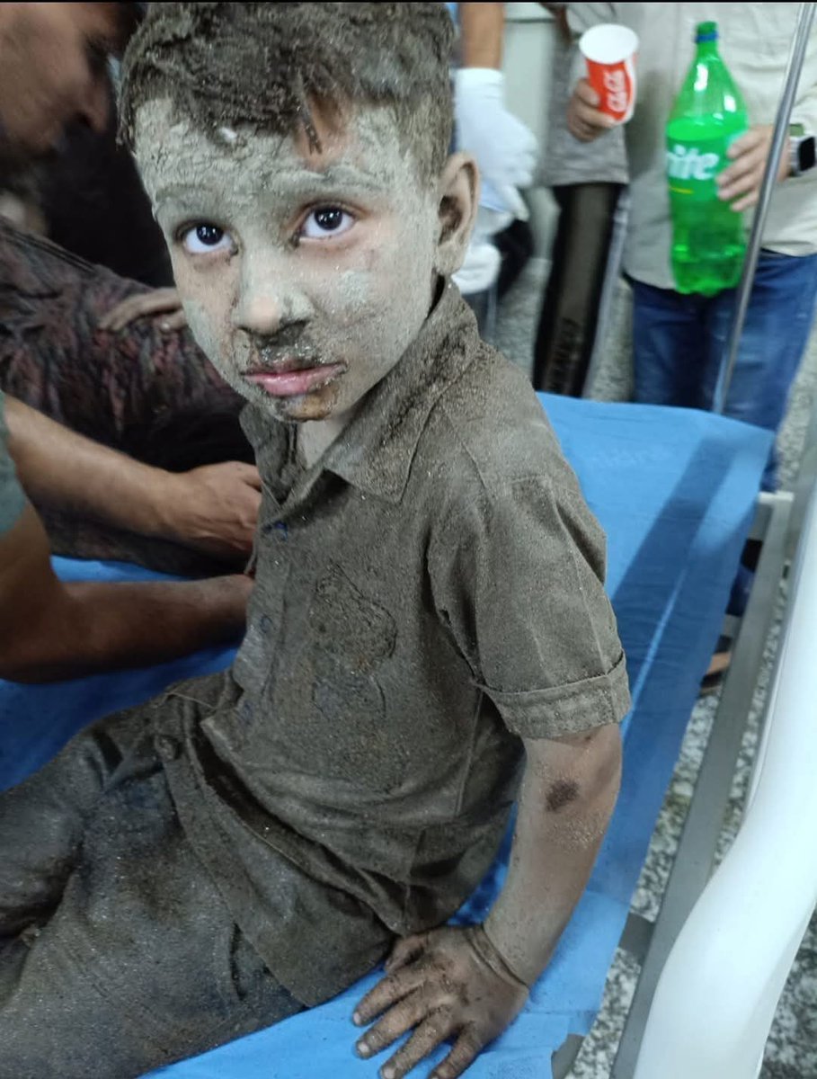 #Kishtwartragedy: A child was rescued after a cloudburst struck in Kishtwar Area. 

#JammuAndKashmir #Kishtwar #Cloudburst #FlashFloods