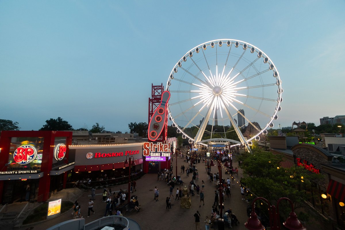 cliftonhillfun's tweet photo. Clifton Hill at night just hits different. The neon lights, good vibes and views that make you fall for Niagara all over again.โจ๐
#CliftonHill #NiagaraFallsCanada #NiagaraNightLife https://t.co/oWHjFq8lEl
