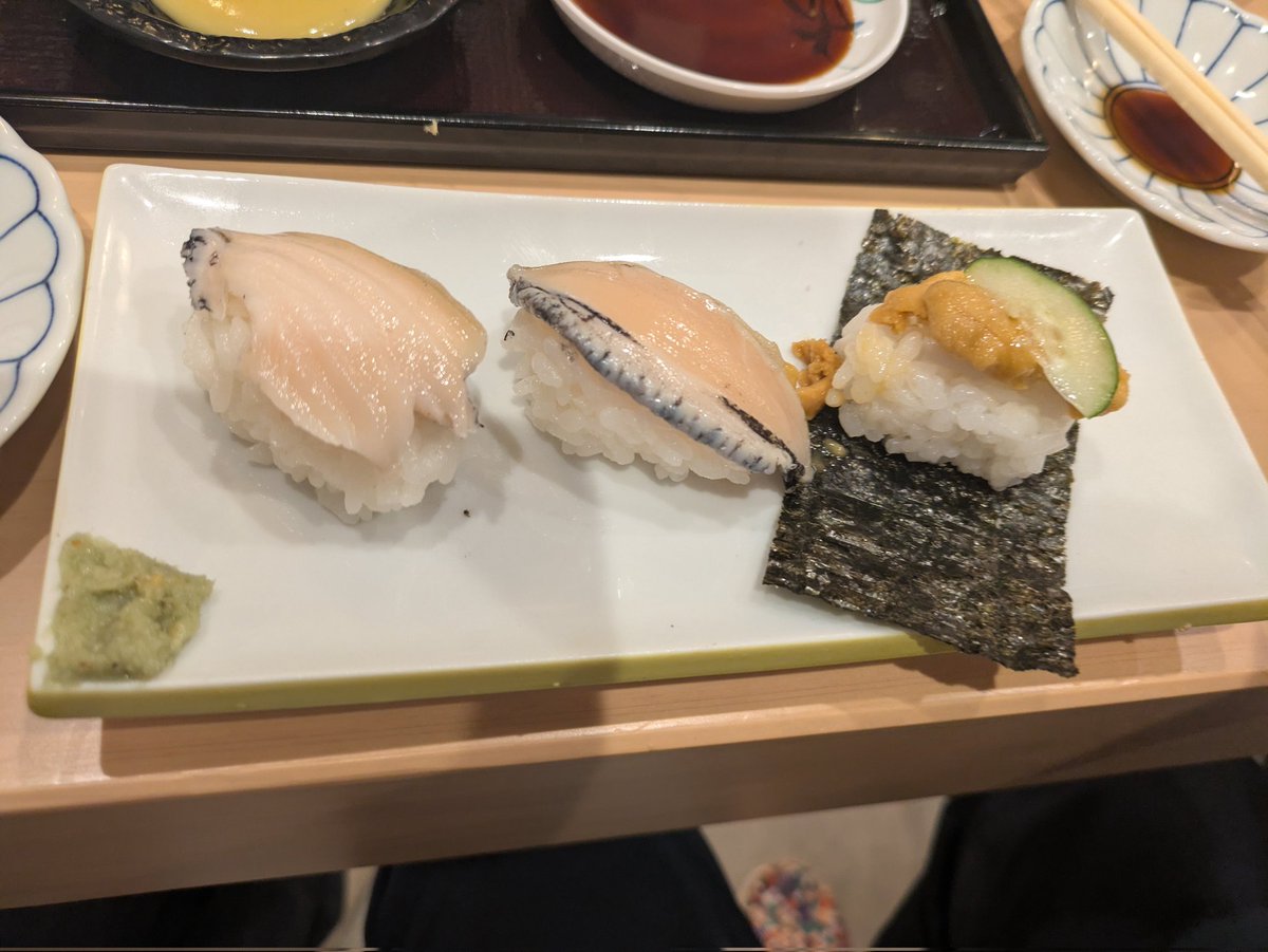 ちょっとお手伝いしている仕事の打ち合わせ兼寿司👀
