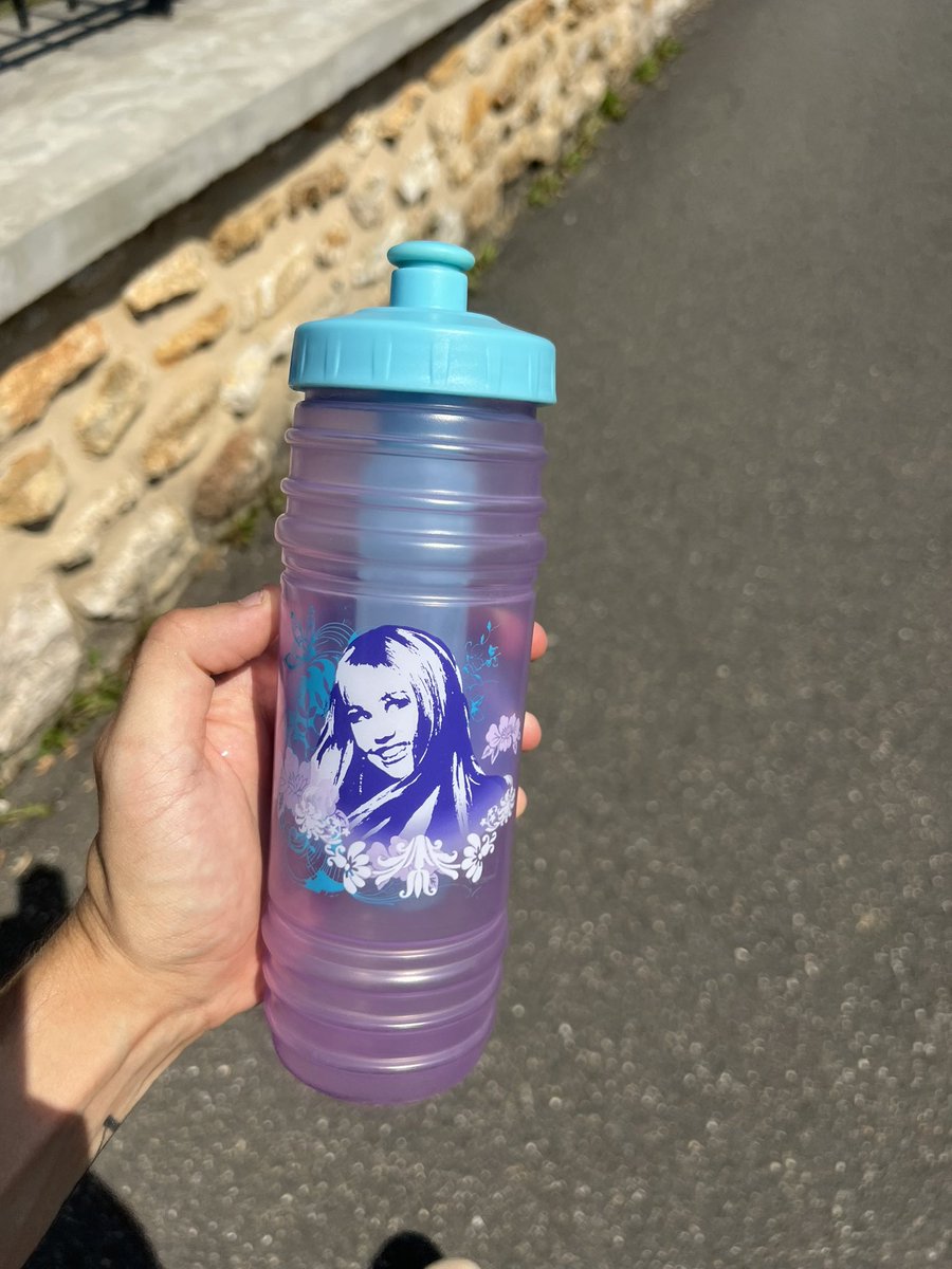 OCHannahMontana's tweet photo. stay hydrated https://t.co/jlnAg4LSiS