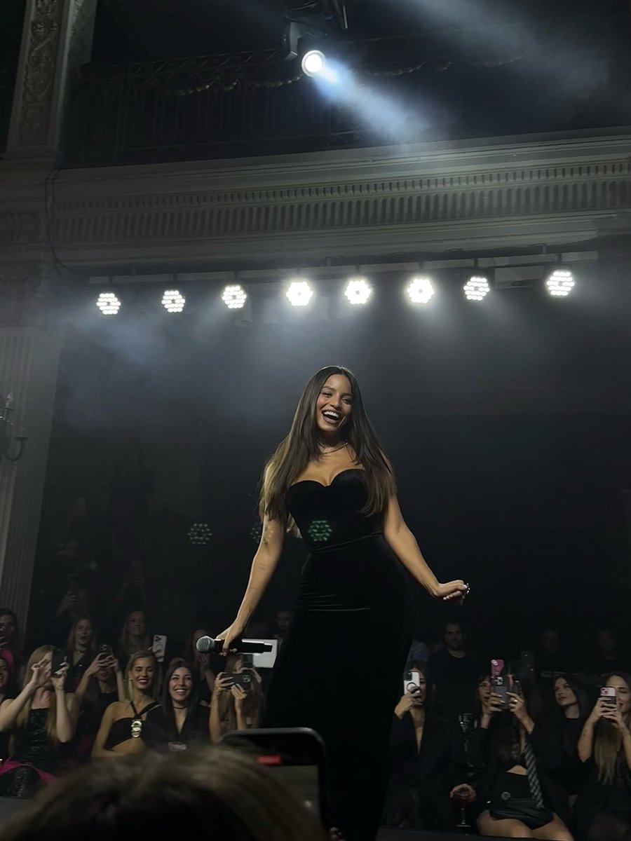 📸 Nueva foto de Emilia en el evento de Elvive Dream Liso de L'Oréal París