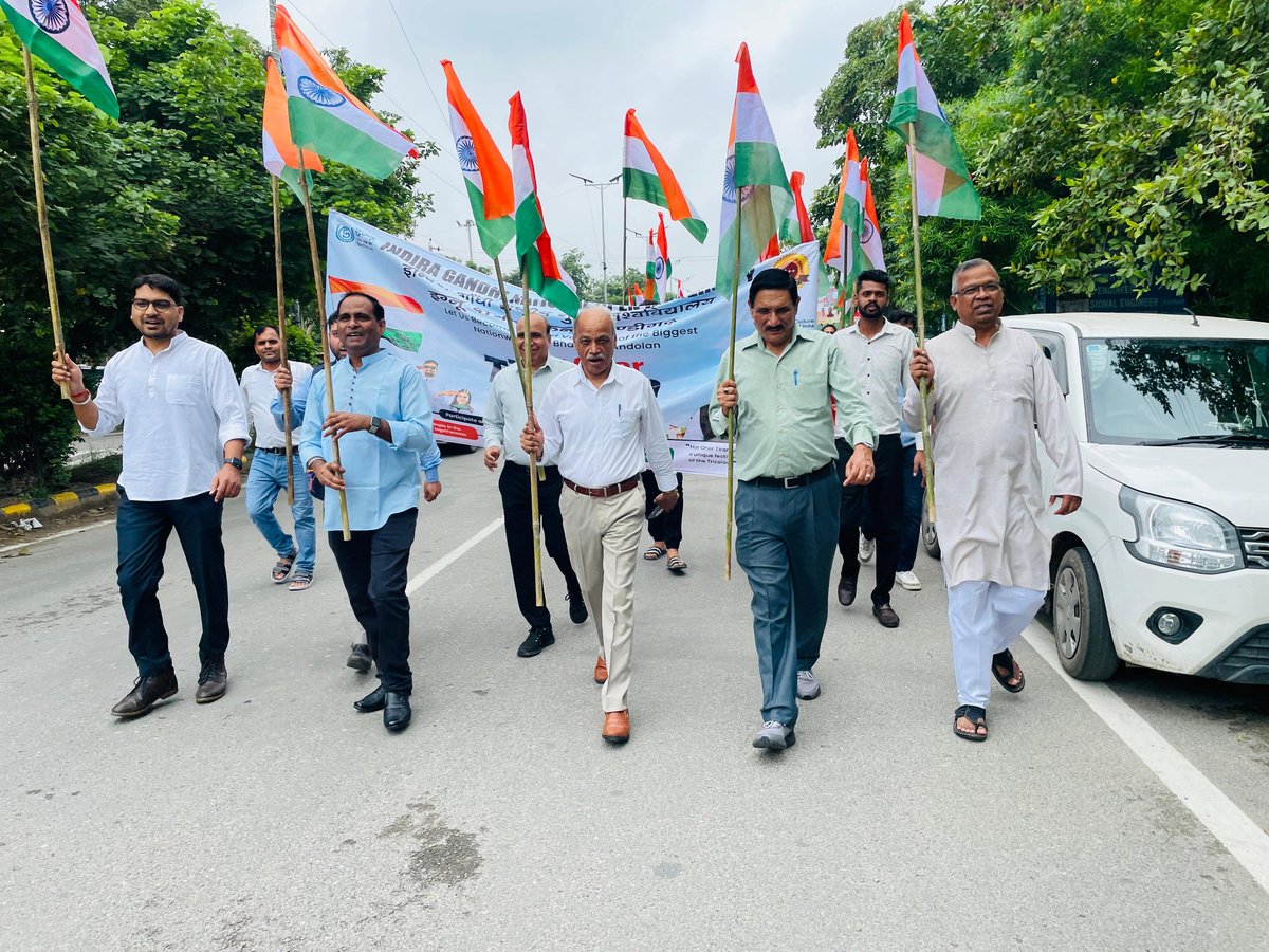 chandigarh_rc's tweet photo. तिरंगा यात्रा
क्षेत्रीय केंद्र चंडीगढ़ के तत्वाधान में वरिष्ठ क्षेत्रीय निदेशक डॉ भानु प्रताप सिंह जी के नेतृत्व में तिरंगा यात्रा आयोजित की गई। इस उपलक्ष्य पर प्रोफेसर रोशनलाल, विभाग साइकोलॉजी, दिल्ली यूनिवर्सिटी ने कार्यक्रम की शोभा बढ़ाई।
@OfficialIGNOU
#ignouroad
#ignou https://t.co/IqOJ974NEb