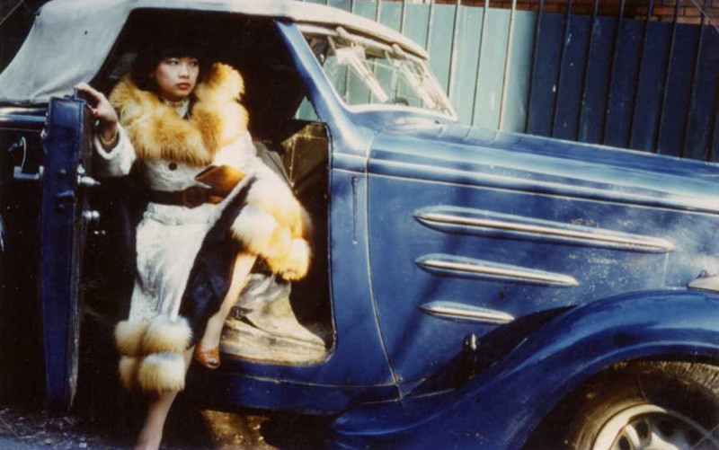 <a href="/BFI/">BFI</a> <a href="/UCLAFTVArchive/">UCLA Film & Television Archive</a> <a href="/Film_Foundation/">The Film Foundation</a> <a href="/HopeRunsHigh/">Hope Runs High</a> <a href="/VinegarSyndrome/">Vinegar Syndrome</a> <a href="/FHF_Official/">Film Heritage Foundation</a> <a href="/janusfilms/">Janus Films</a> <a href="/goldenglobefdn/">Golden Globe Foundation</a> <a href="/Criterion/">Criterion Collection</a> OMBRES DE SOIE (Mary Stephen) | World Premiere of New 2K Restoration

Suffused with alluring atmospherics and a slight air of the oneiric, Hong Kong-born (and future Éric Rohmer editor) Mary Stephen’s debut feature evocatively traces the uncertain relationship between two Chinese