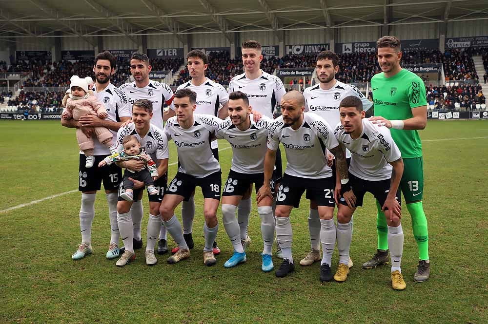 eduubierna's tweet photo. 9/2/20 @Burgos_CF 2 VS @CyDLeonesa 0 .
Los goles de Mumo y juanmita, ante un Plantio abarrotado, en ebullición. Afloró una sensación ya olvidada de optimismo y nos hizo empezar a creer en nosotros mismos .
@LHDABURGOS un espectáculo, con una grada de animación sin huecos https://t.co/2AkwbNjHlo