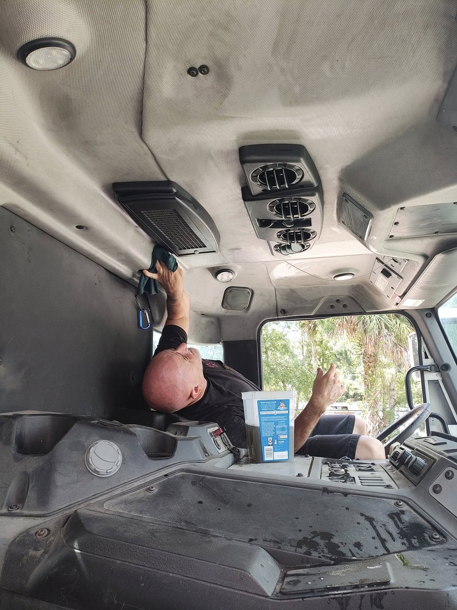 MarksAirInc's tweet photo. Busy Summer in the Shop! 
#marksair #KeepingYouCool #staycool 😎 #tampalocalbusiness #bayareabusiness #tampabayfl https://t.co/DkFRkm6B3m