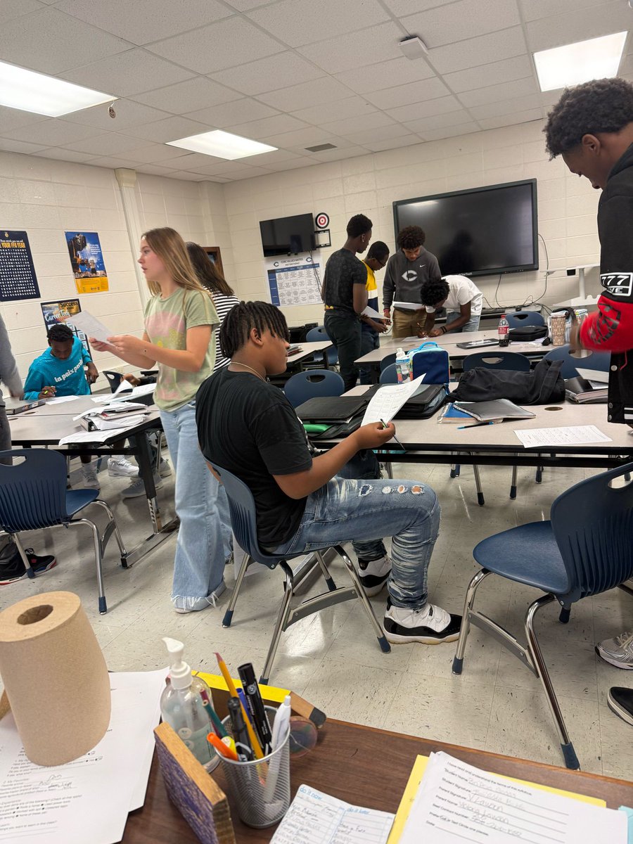 CburgHigh's tweet image. FFA Skills Bingo and AG Safety going on in Mrs. Kinnard’s classroom yesterday #settingthePACE