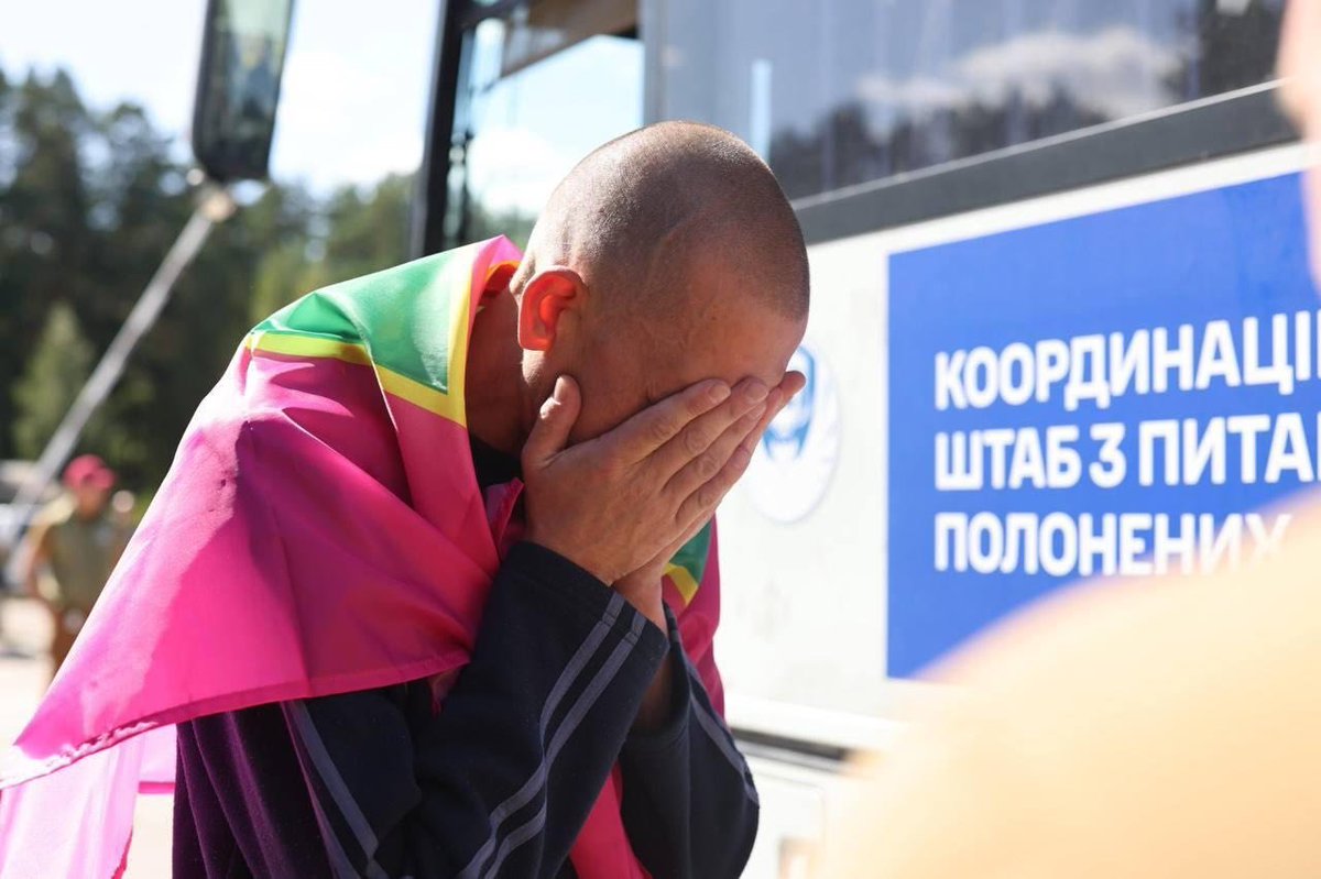 Серед звільнених з полону є ті, хто був у полоні 11 !!! років)