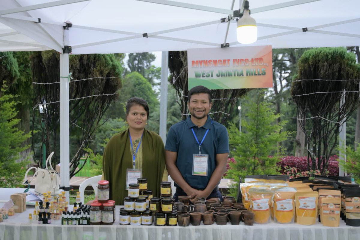 mbda_meghalaya's tweet image. As part of the International Year of Cooperatives 2025, an exhibition-cum-sale was held at Raj Bhavan on 14 &amp;amp; 15 Aug 2025. Hon’ble Governor Shri C. H. Vijayashankar awarded State Level Cooperatives &amp;amp; MBMA for their contribution to the cooperative movement. #ivcs #IFAD #mlamp
