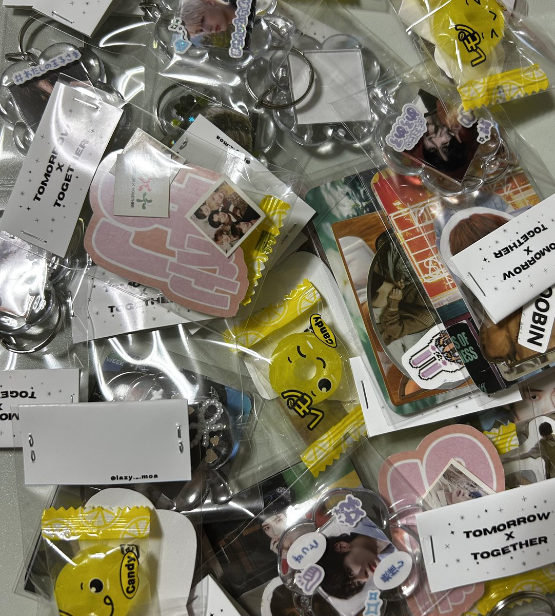 TOMORROW X TOGETHER WORLD TOUR 
《ACT : TOMORROW》IN SEOUL

jmoa입니다.

클로버 키링, 스티커 배포

나눔합니다!

✭ 날짜 : 8/22  8/23  
✭ 수량：40개 정도
✭장소 및 시간 : 당일  공지
✭ #rt

※ 번역기를 사용하고 있기 때문에 한국어가 틀릴지도 모릅니다🥹

 #TOMORROWXTOGETHER