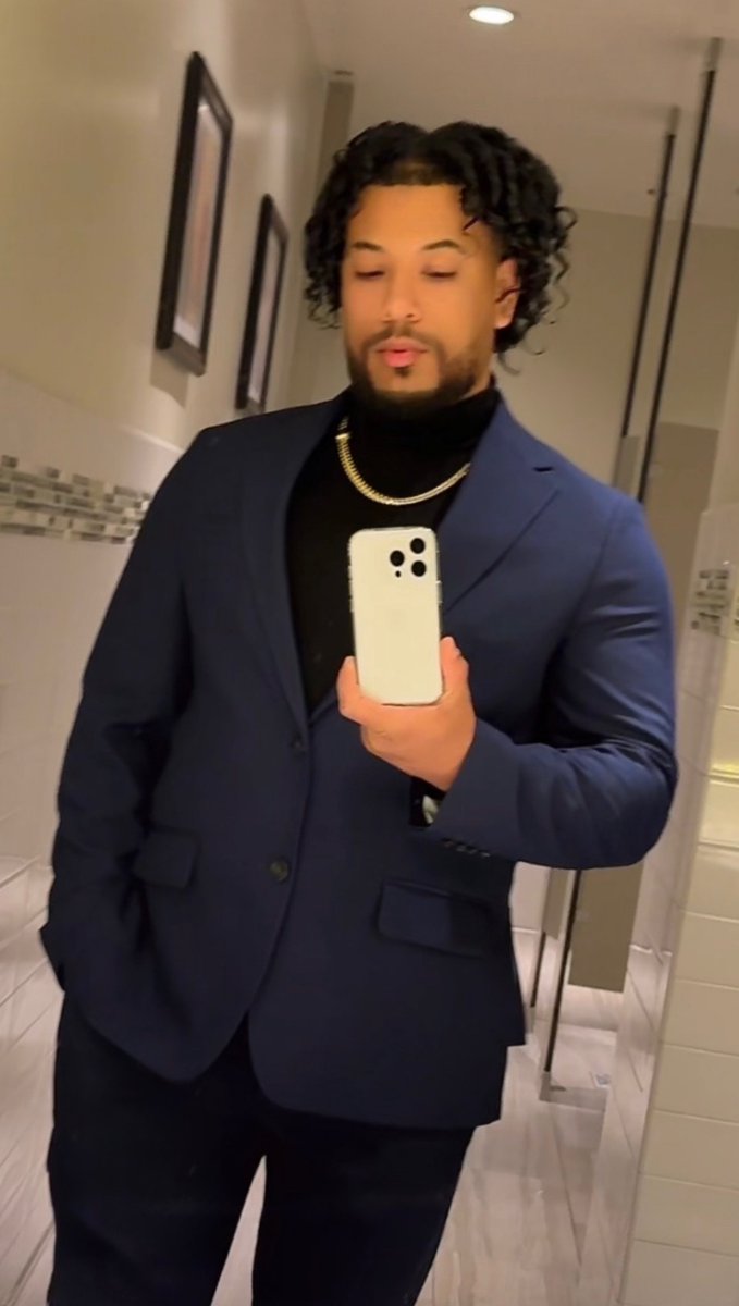 crown_handsome's tweet photo. About to start using twitter 🦜 https://t.co/1y374hqtMY