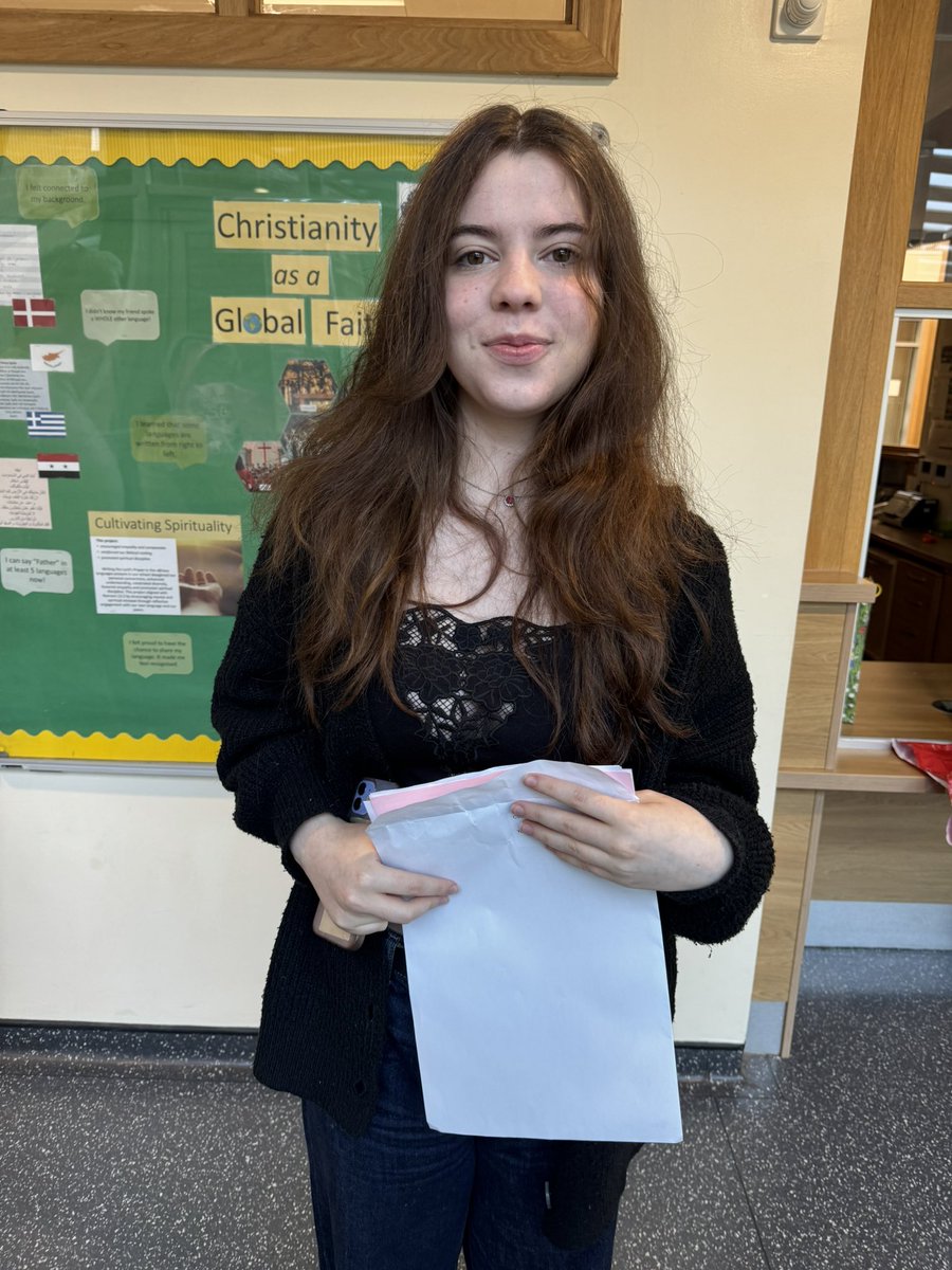 A huge well done to Evie achieving an incredible 4 A*’s and off to <a href="/sheffielduni/">The University of Sheffield</a> to study History and Politics.
We are all so proud of you <a href="/EppingStJohns/">ESJ</a>