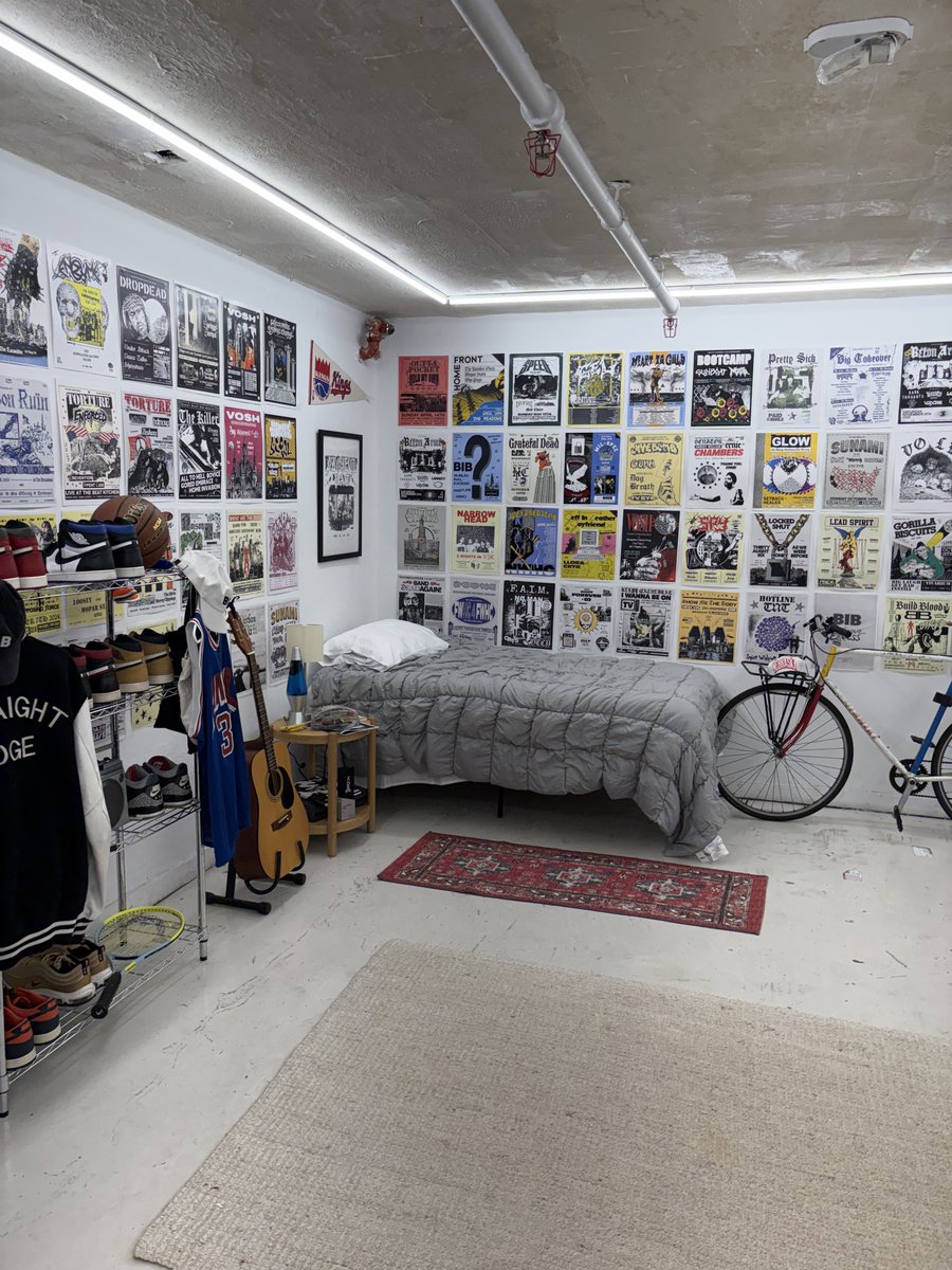 Posting a little preview of my show on here because no one follows my pathetic X account 😀